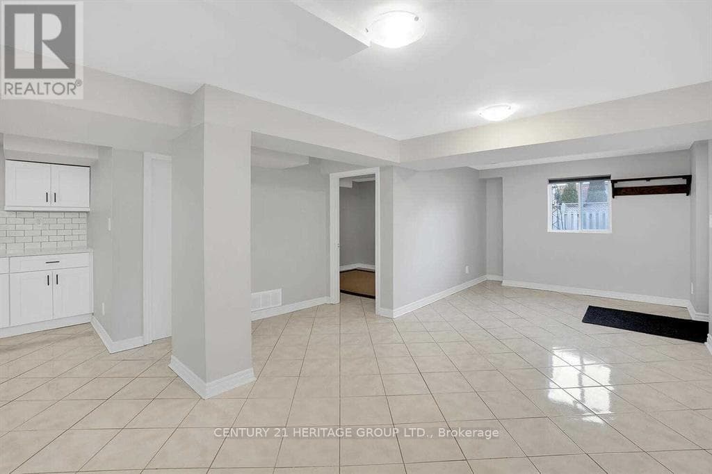 Single Family at 521 Heddle Crescent, Newmarket (Stonehaven-Wyndham), Ontario - Photo 4 - RE/MAX Garden City Realty