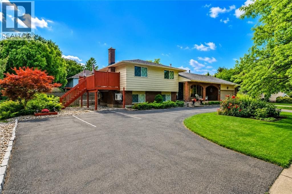 Single Family at 90 MARY Street, Niagara-on-the-Lake, Ontario - Photo 3 - RE/MAX Garden City Realty
