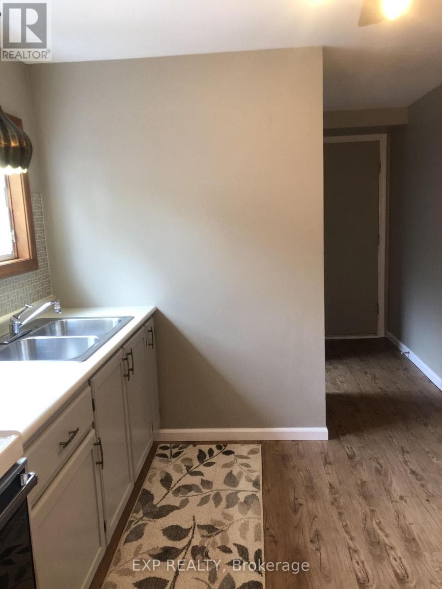 Single Family at Lower- 64 Chapel Hill Crescent, Welland (N. Welland), Ontario - Photo 6 - RE/MAX Garden City Realty