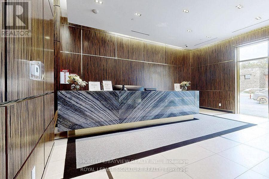 203- 3018 Yonge Street