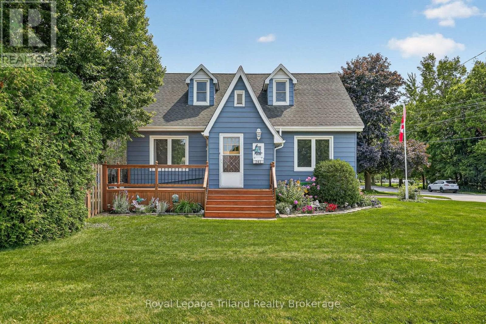 Single Family at 241 Delatre Street, Zorra (Thamesford), Ontario - Photo 3 - RE/MAX Garden City Realty