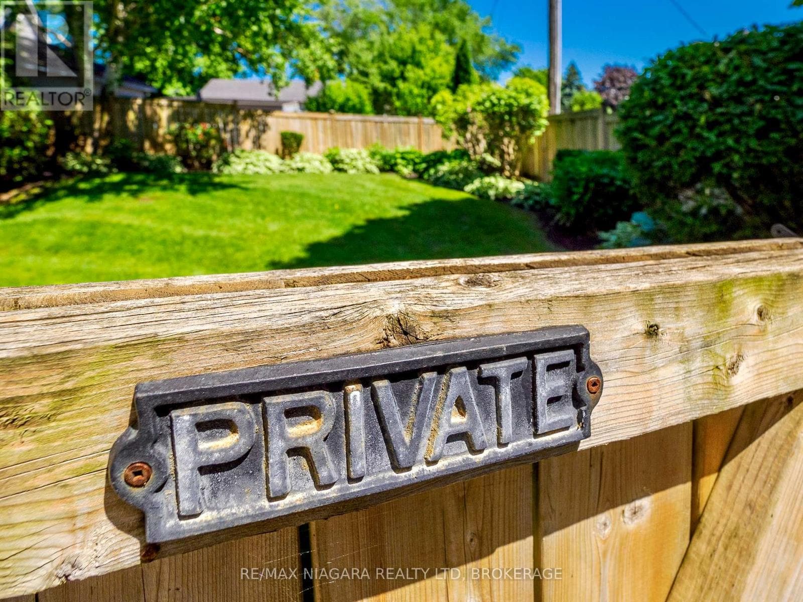 Single Family at 23- 5 Lakeside Drive, St. Catharines (Port Weller), Ontario - Photo 3 - RE/MAX Garden City Realty