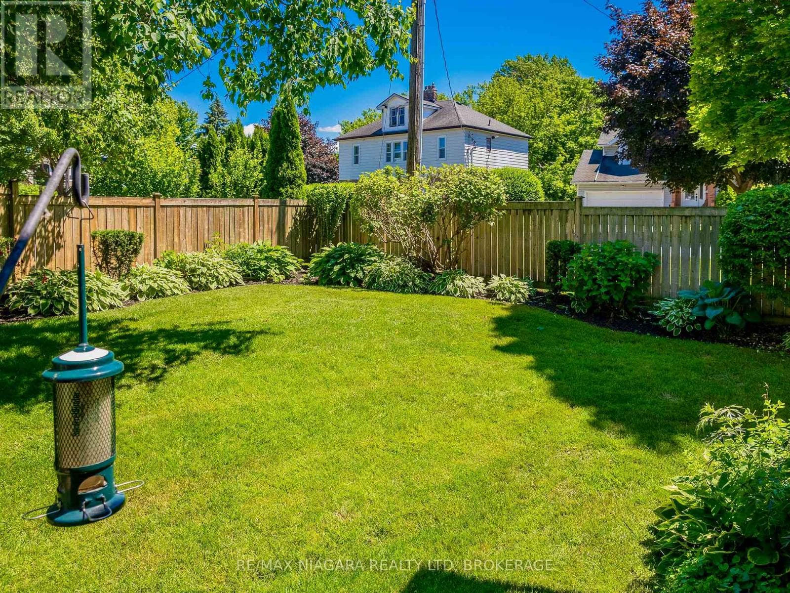 Single Family at 23- 5 Lakeside Drive, St. Catharines (Port Weller), Ontario - Photo 5 - RE/MAX Garden City Realty