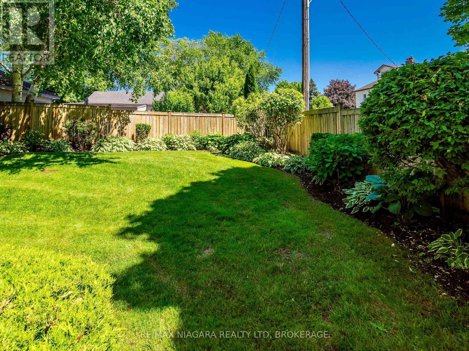 Single Family at 23- 5 Lakeside Drive, St. Catharines (Port Weller), Ontario - Photo 7 - RE/MAX Garden City Realty