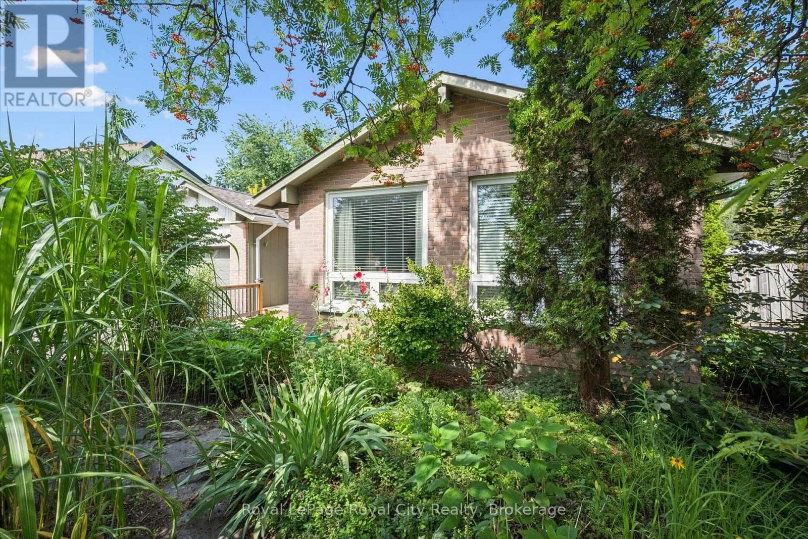 34 Pondview Crescent