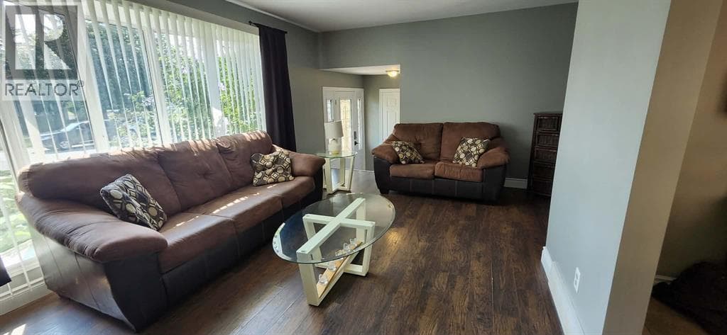 Single Family at 309 Edgewood Street, Sarnia, Ontario - Photo 6 - RE/MAX Garden City Realty