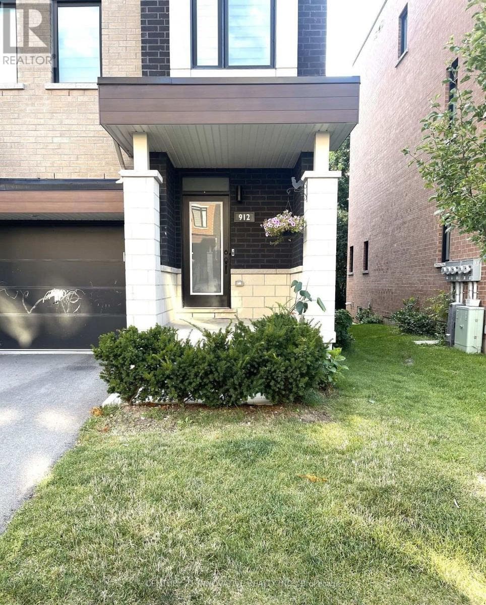 Single Family at 912 Kicking Horse Path, Oshawa (McLaughlin), Ontario - Photo 2 - RE/MAX Garden City Realty