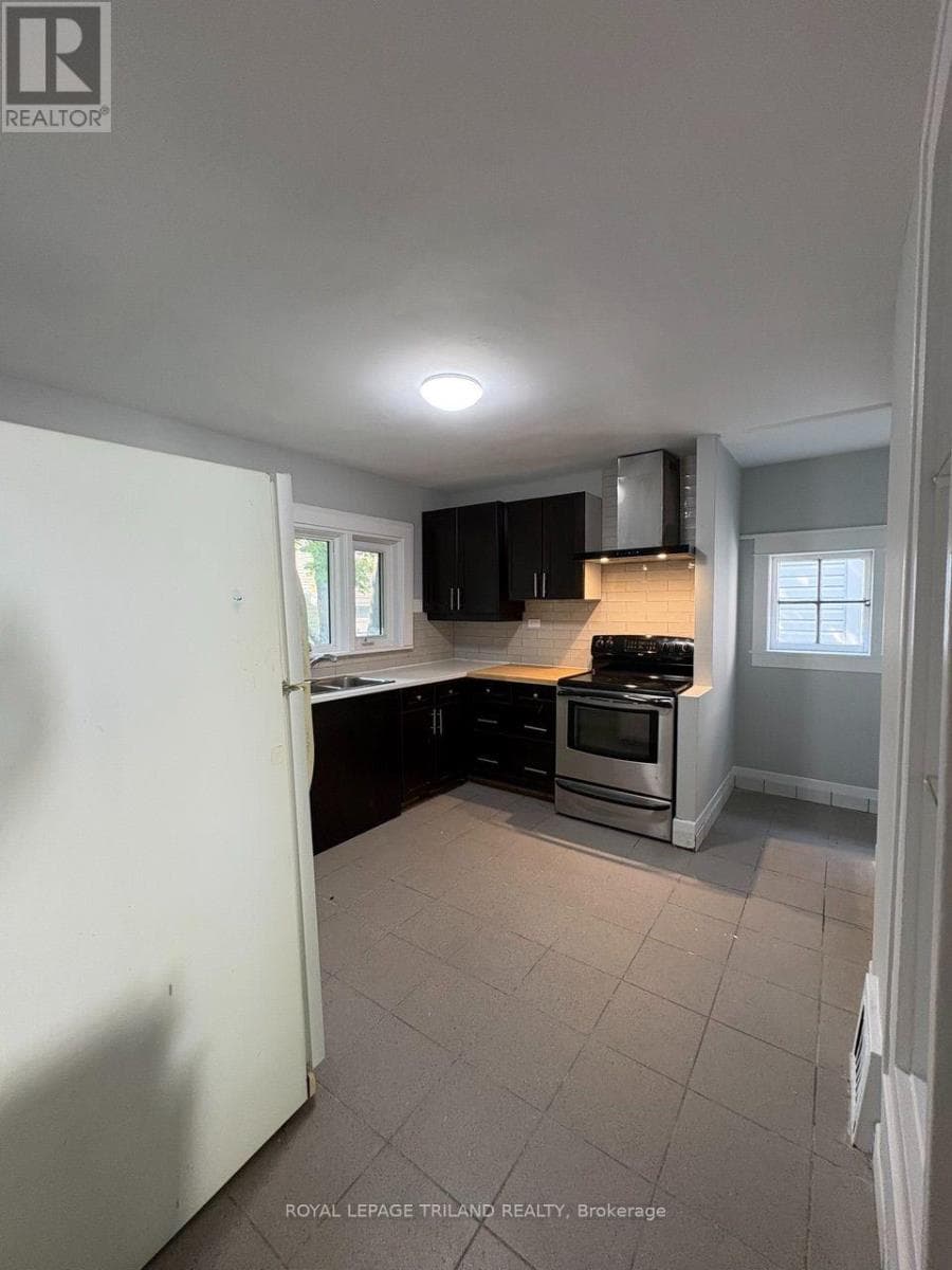 Single Family at 193 Huron Street, London East (East B), Ontario - Photo 5 - RE/MAX Garden City Realty