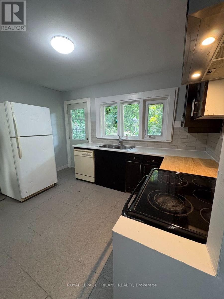 Single Family at 193 Huron Street, London East (East B), Ontario - Photo 6 - RE/MAX Garden City Realty