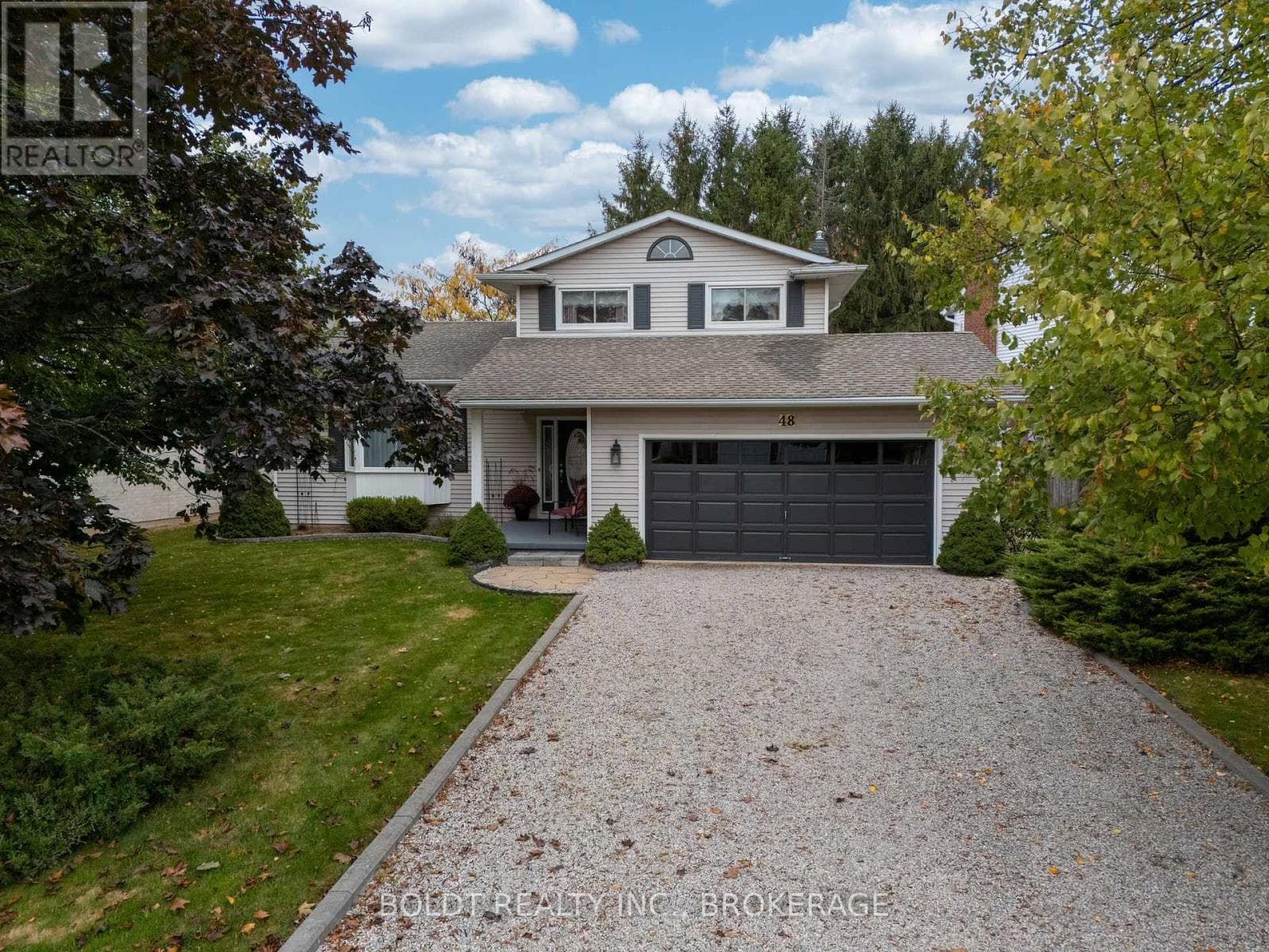 Single Family at 48 Homestead Drive, Niagara-on-the-Lake (Virgil), Ontario - Photo 2 - RE/MAX Garden City Realty