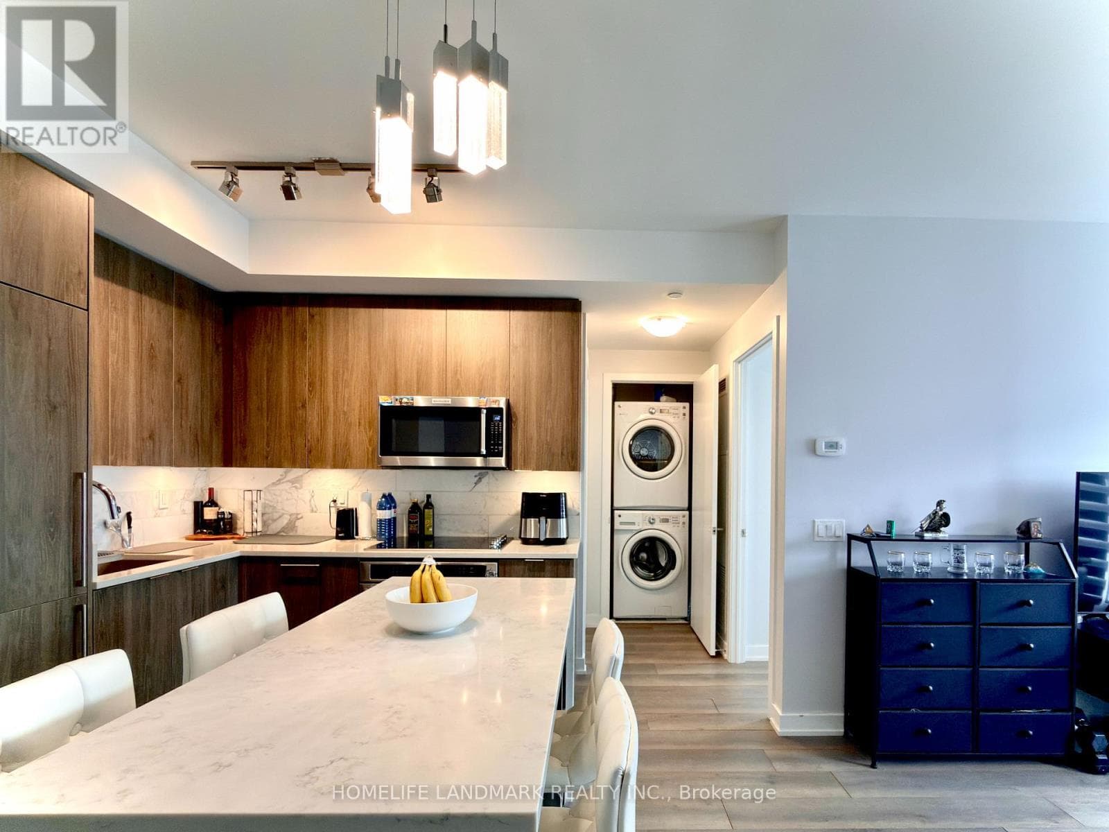 Single Family at 1701- 38 Iannuzzi Street, Toronto (Niagara), Ontario - Photo 5 - RE/MAX Garden City Realty