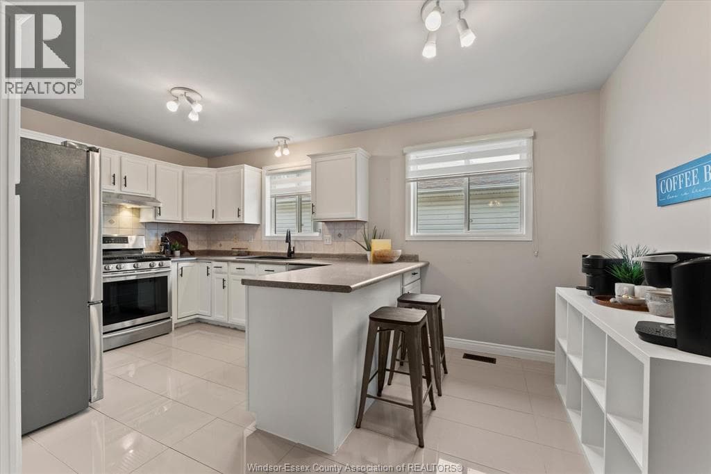 Single Family at 1095 LAKEVIEW, Windsor, Ontario - Photo 8 - RE/MAX Garden City Realty