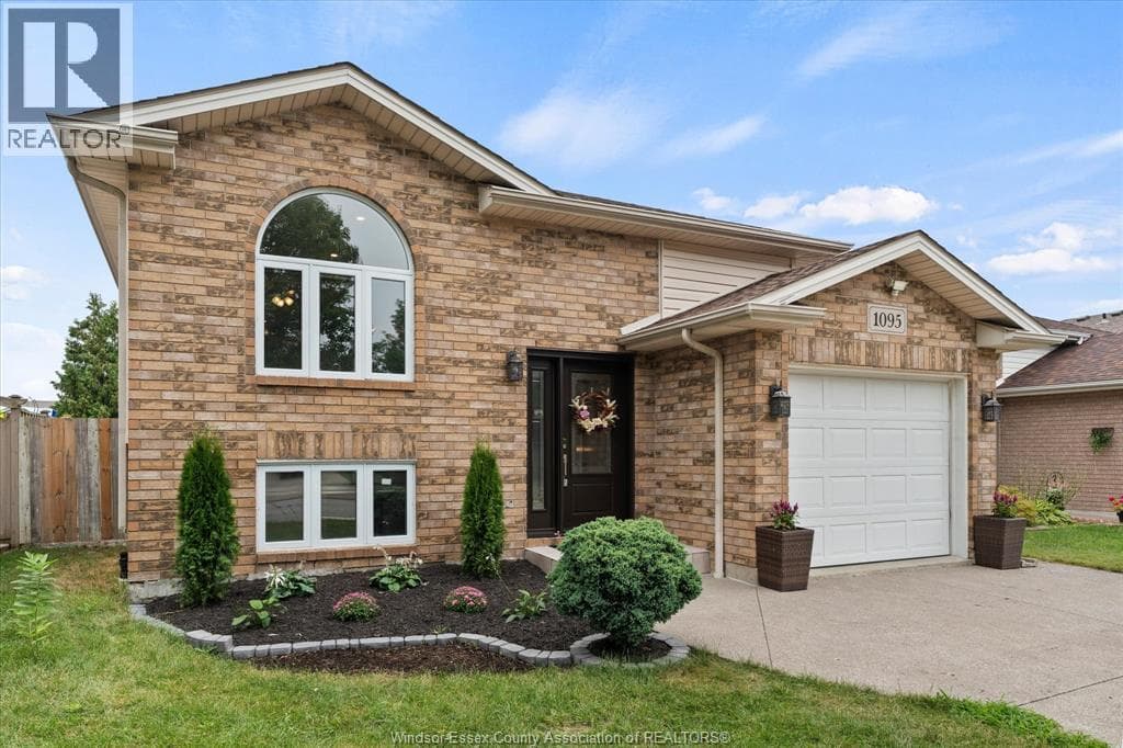Single Family at 1095 LAKEVIEW, Windsor, Ontario - Photo 2 - RE/MAX Garden City Realty