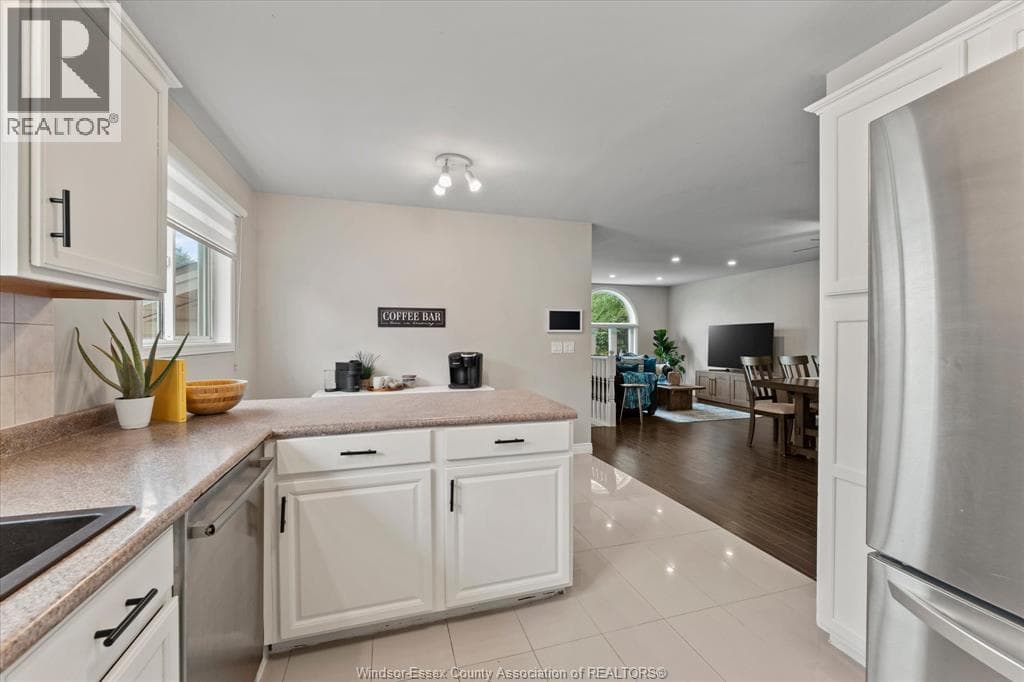 Single Family at 1095 LAKEVIEW, Windsor, Ontario - Photo 10 - RE/MAX Garden City Realty