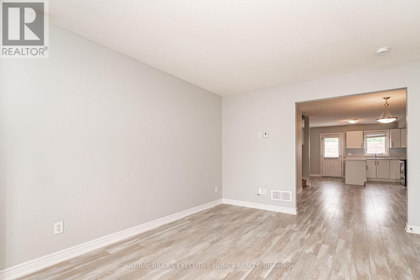 Single Family at 79- 7768 Ascott Circle, Niagara Falls (Ascot), Ontario - Photo 8 - RE/MAX Garden City Realty