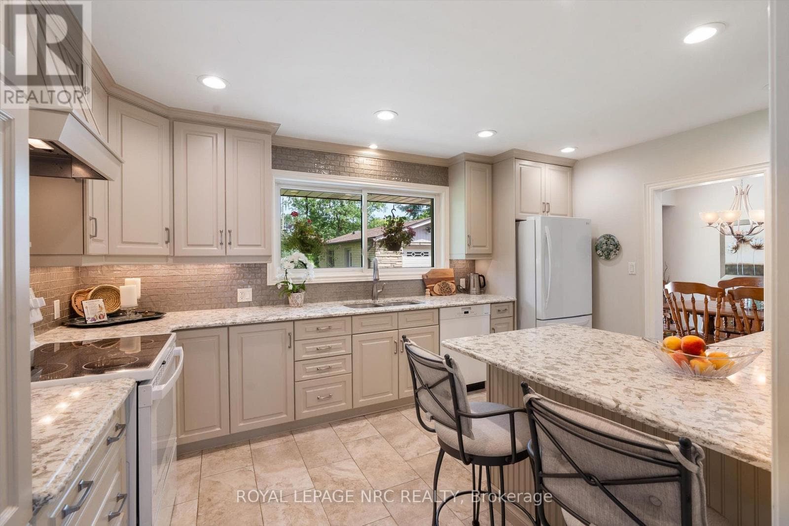 Single Family at 17 Joanna Drive, St. Catharines (Vine/Linwell), Ontario - Photo 10 - RE/MAX Garden City Realty