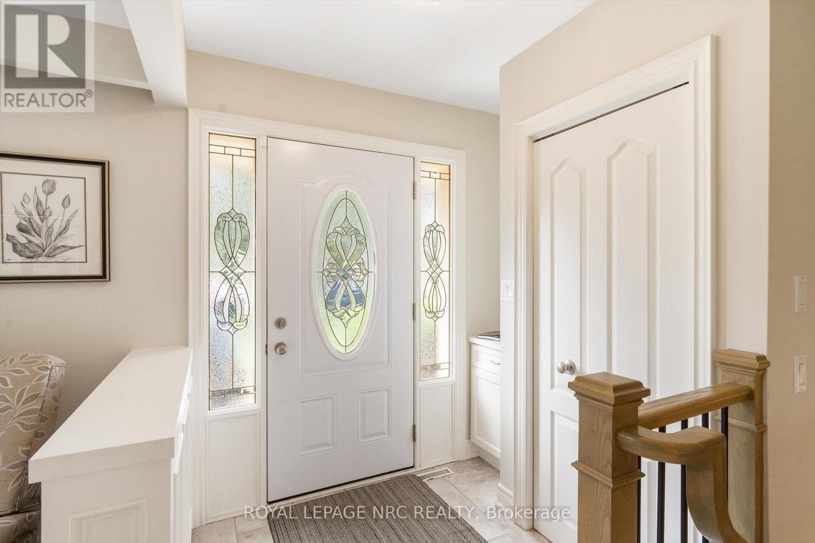 Single Family at 17 Joanna Drive, St. Catharines (Vine/Linwell), Ontario - Photo 4 - RE/MAX Garden City Realty