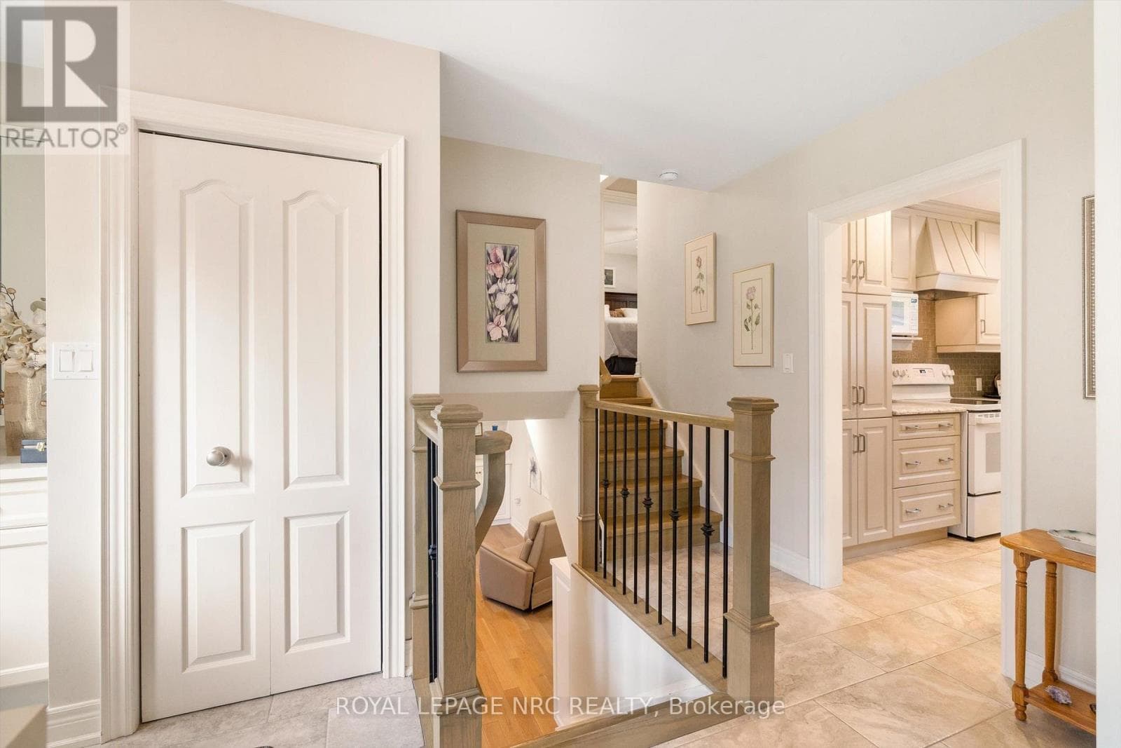 Single Family at 17 Joanna Drive, St. Catharines (Vine/Linwell), Ontario - Photo 5 - RE/MAX Garden City Realty