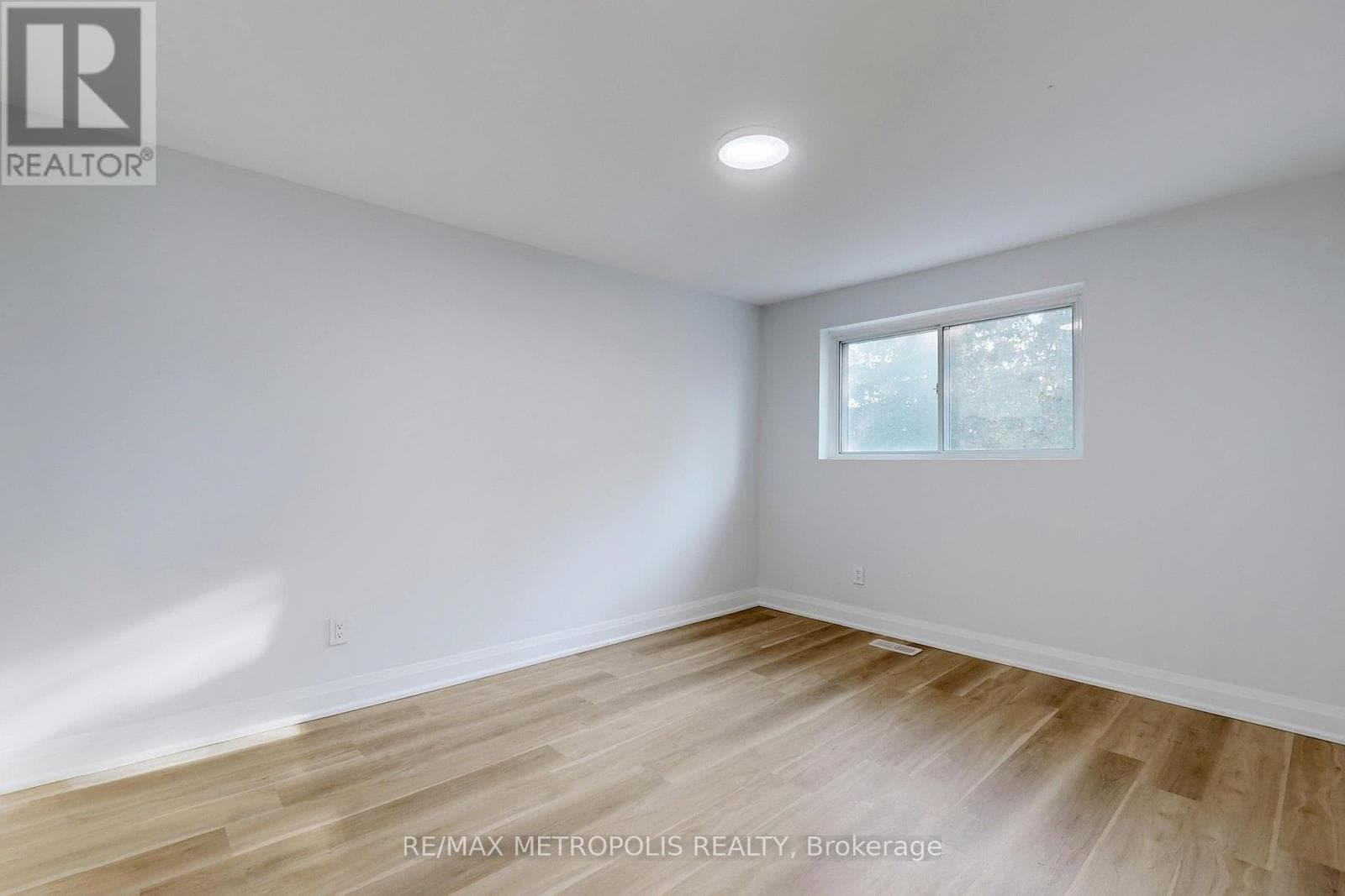 Multi-family at Upper- 85 Primula Crescent, Toronto (Humber Summit), Ontario - Photo 7 - RE/MAX Garden City Realty