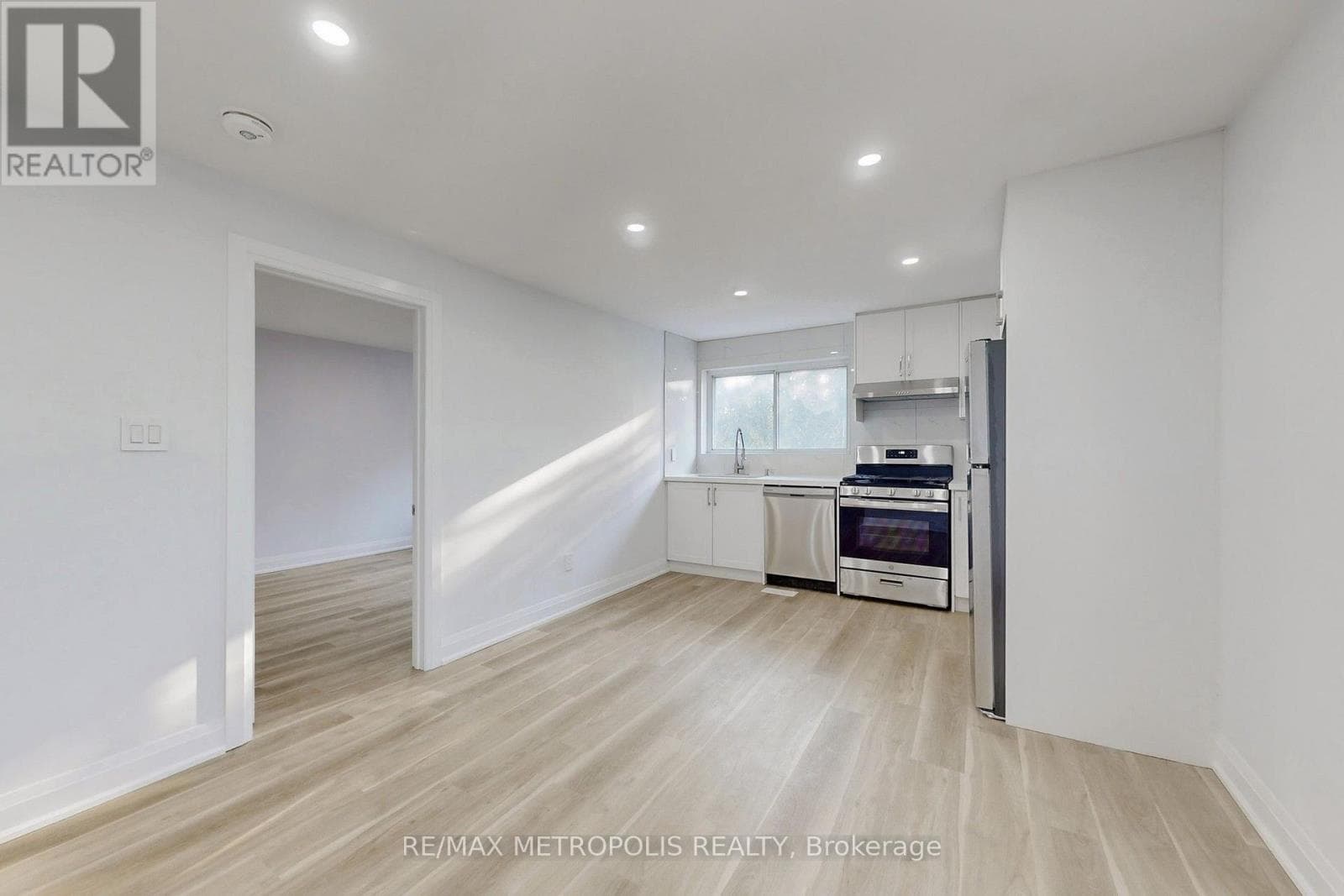 Multi-family at Upper- 85 Primula Crescent, Toronto (Humber Summit), Ontario - Photo 4 - RE/MAX Garden City Realty