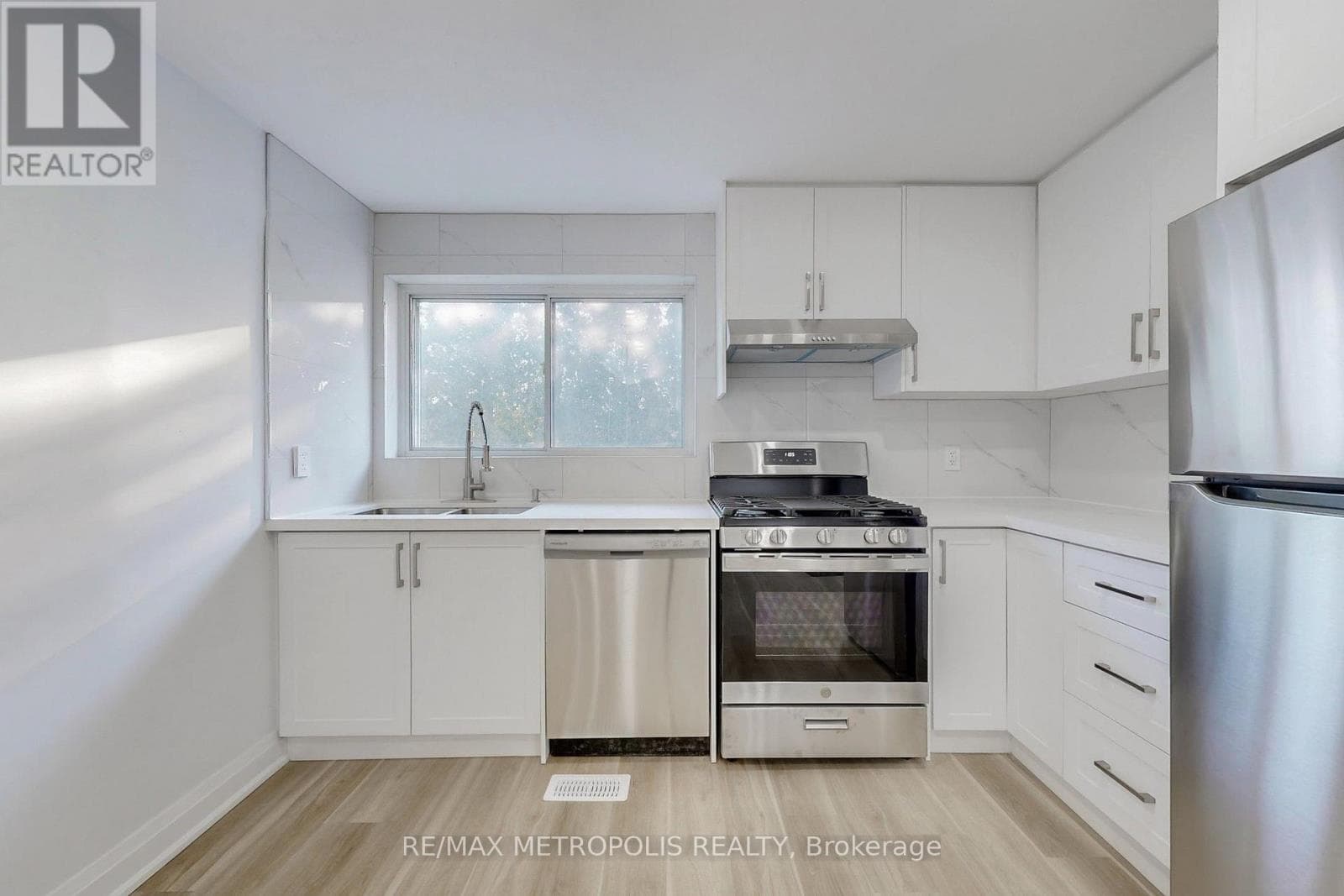 Multi-family at Upper- 85 Primula Crescent, Toronto (Humber Summit), Ontario - Photo 5 - RE/MAX Garden City Realty