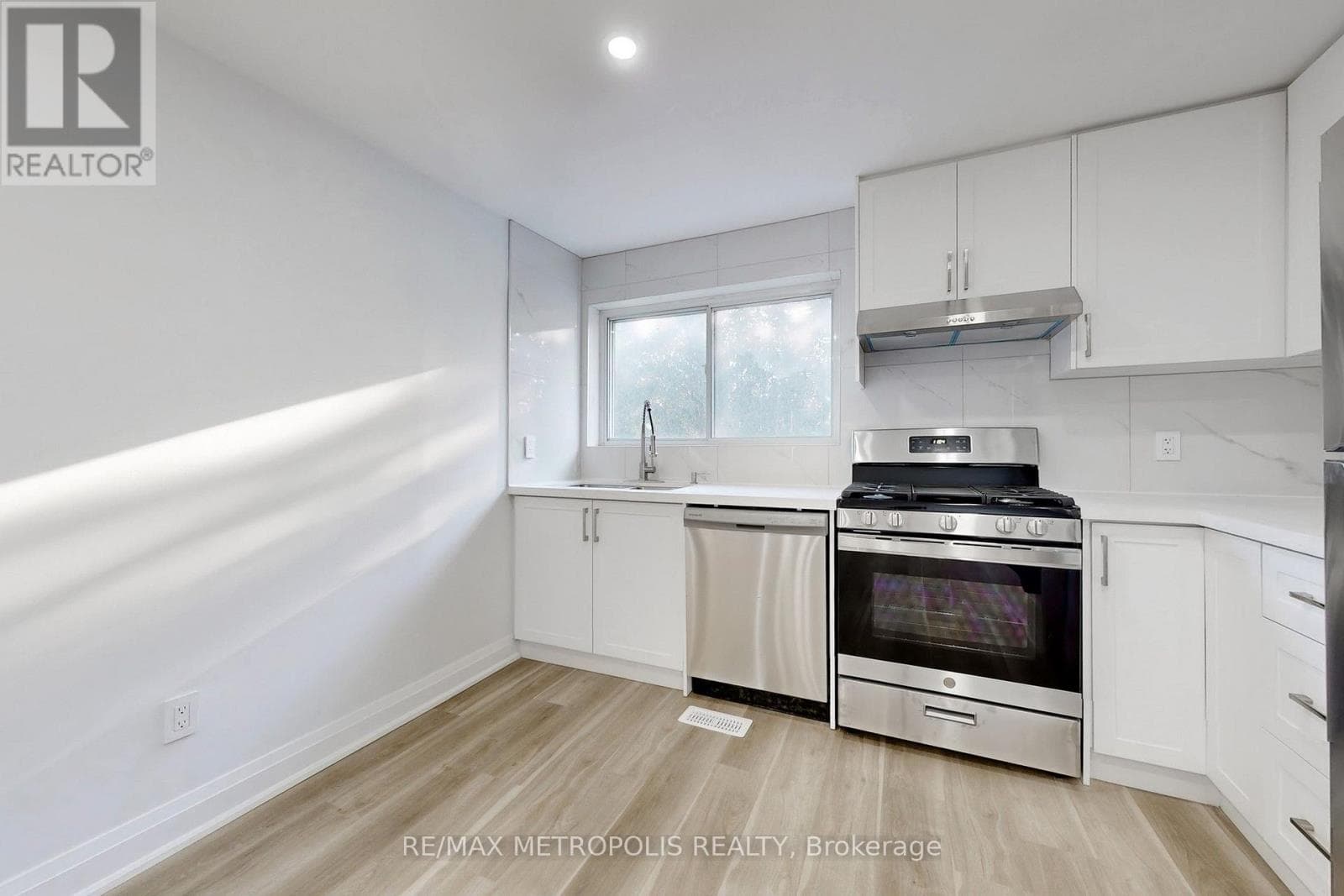 Multi-family at Upper- 85 Primula Crescent, Toronto (Humber Summit), Ontario - Photo 6 - RE/MAX Garden City Realty