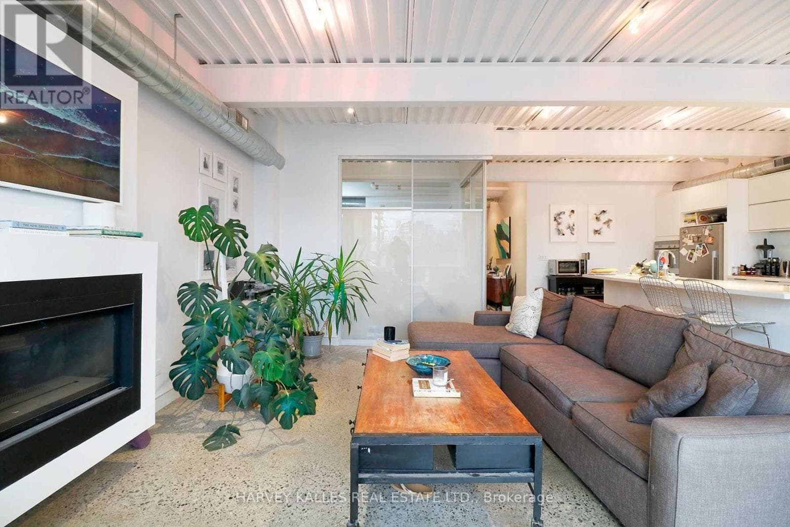 Multi-family at PH3A- 214 Bathurst Street, Toronto (Trinity-Bellwoods), Ontario - Photo 4 - RE/MAX Garden City Realty
