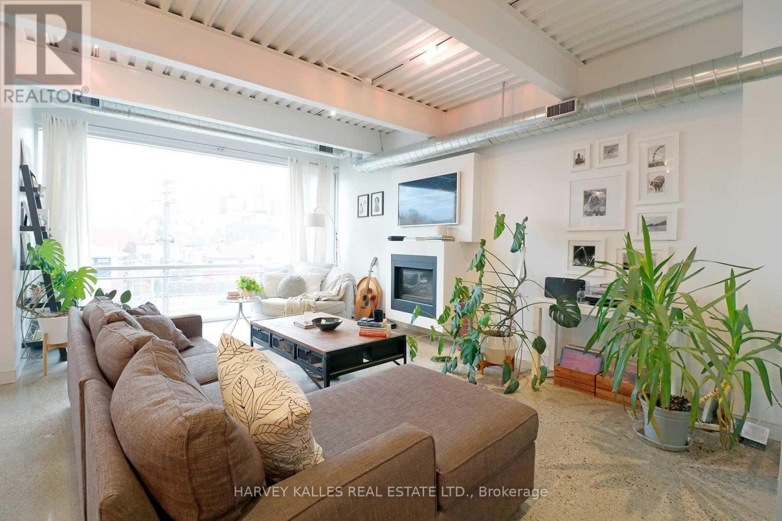 Multi-family at PH3A- 214 Bathurst Street, Toronto (Trinity-Bellwoods), Ontario - Photo 3 - RE/MAX Garden City Realty