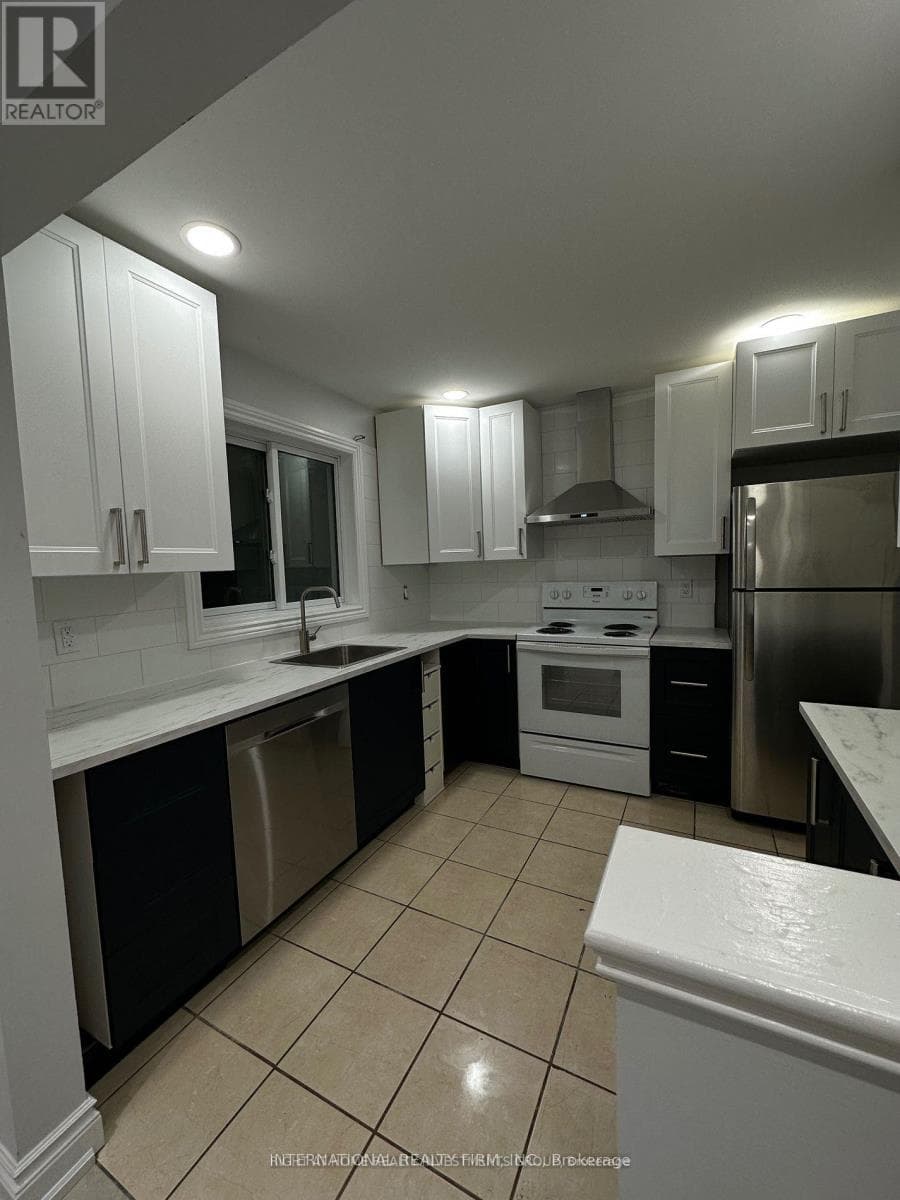 Single Family at Main- 53 Belfry Drive, Newmarket (Huron Heights-Leslie Valley), Ontario - Photo 2 - RE/MAX Garden City Realty