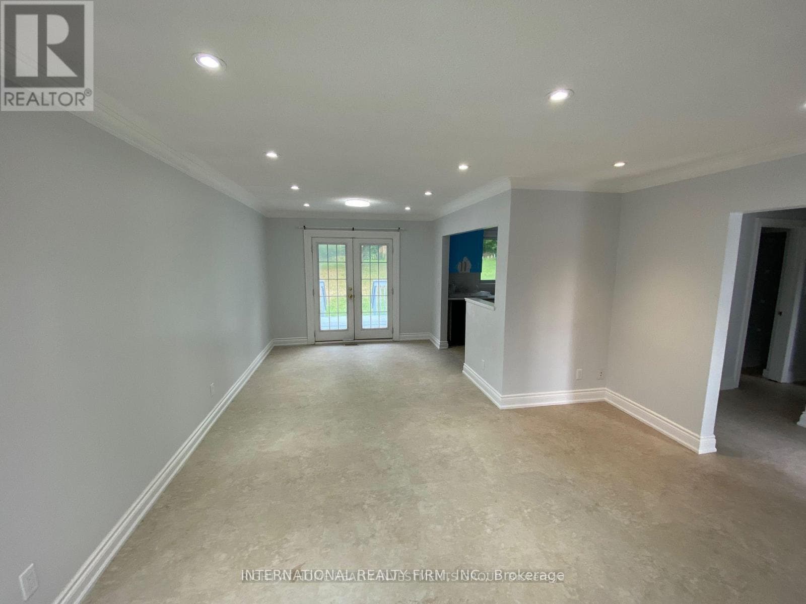 Single Family at Main- 53 Belfry Drive, Newmarket (Huron Heights-Leslie Valley), Ontario - Photo 6 - RE/MAX Garden City Realty
