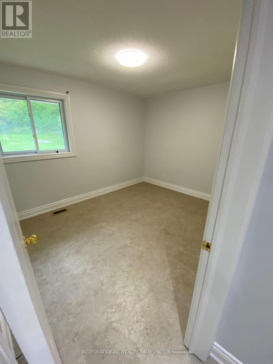 Single Family at Main- 53 Belfry Drive, Newmarket (Huron Heights-Leslie Valley), Ontario - Photo 7 - RE/MAX Garden City Realty
