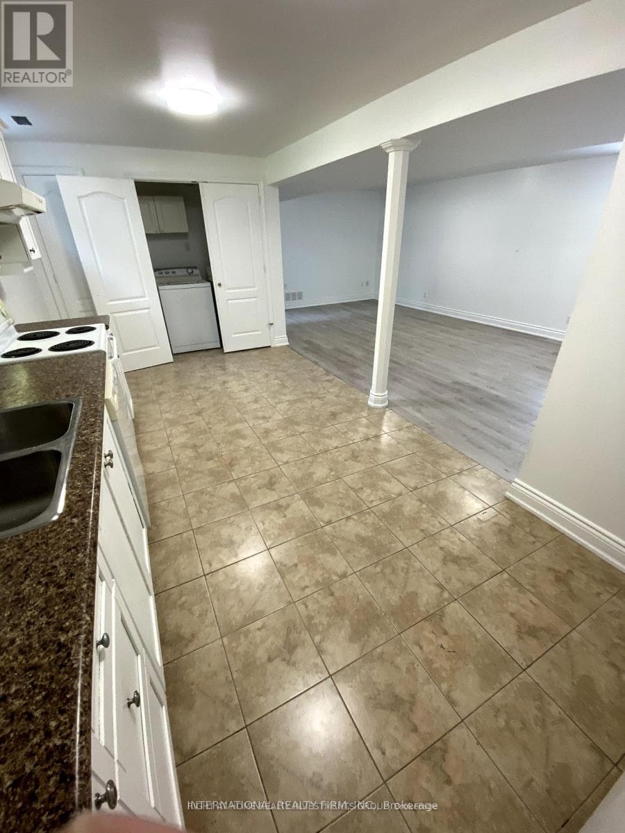Single Family at Bsmt- 53 Belfry Drive, Newmarket (Huron Heights-Leslie Valley), Ontario - Photo 5 - RE/MAX Garden City Realty