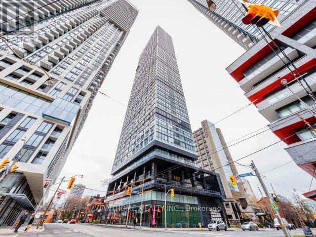 502- 181 Dundas Street