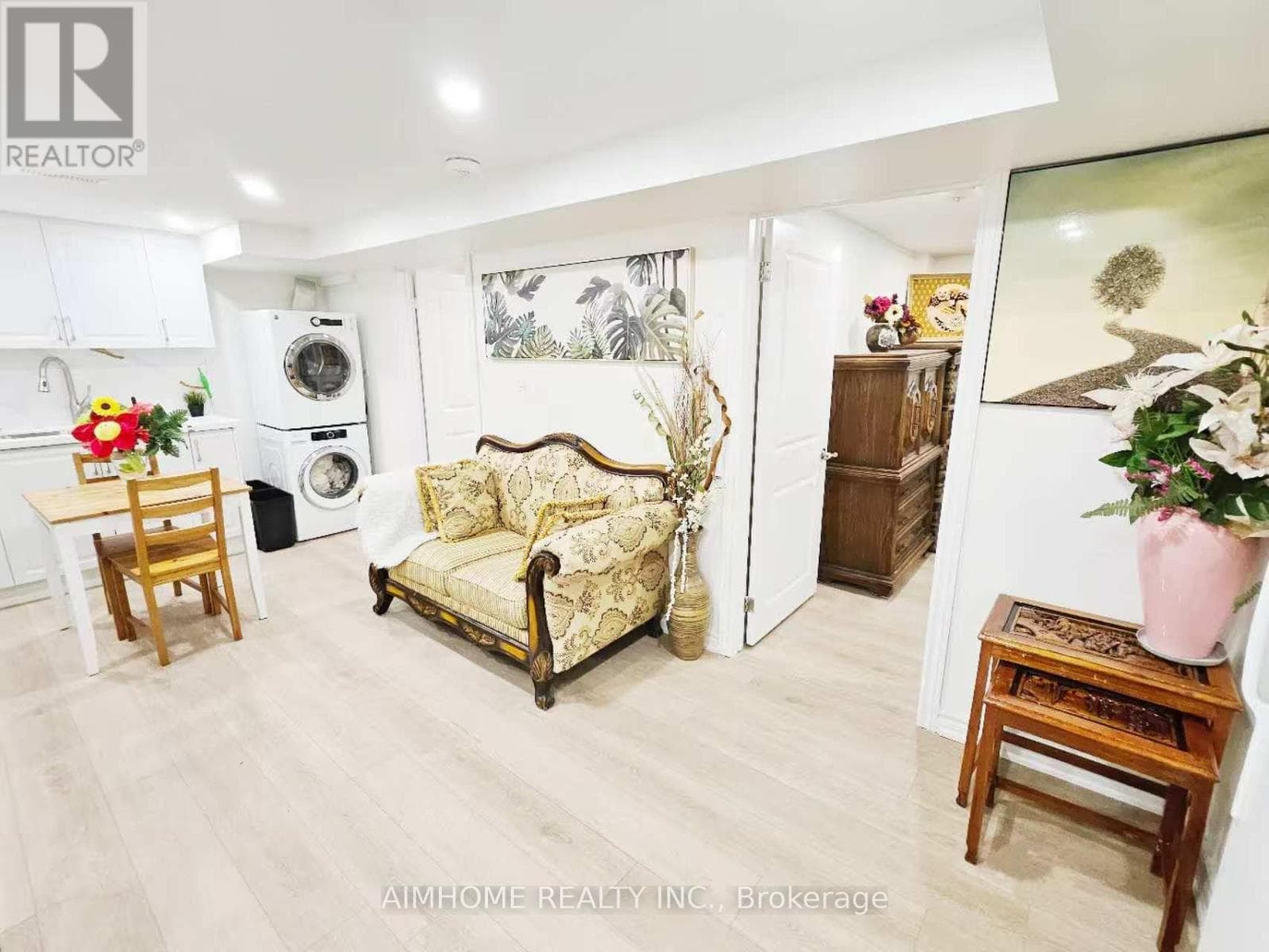 Single Family at 28 Castle Harbour Lane, Markham (Bayview Fairway-Bayview Country Club Estates), Ontario - Photo 3 - RE/MAX Garden City Realty