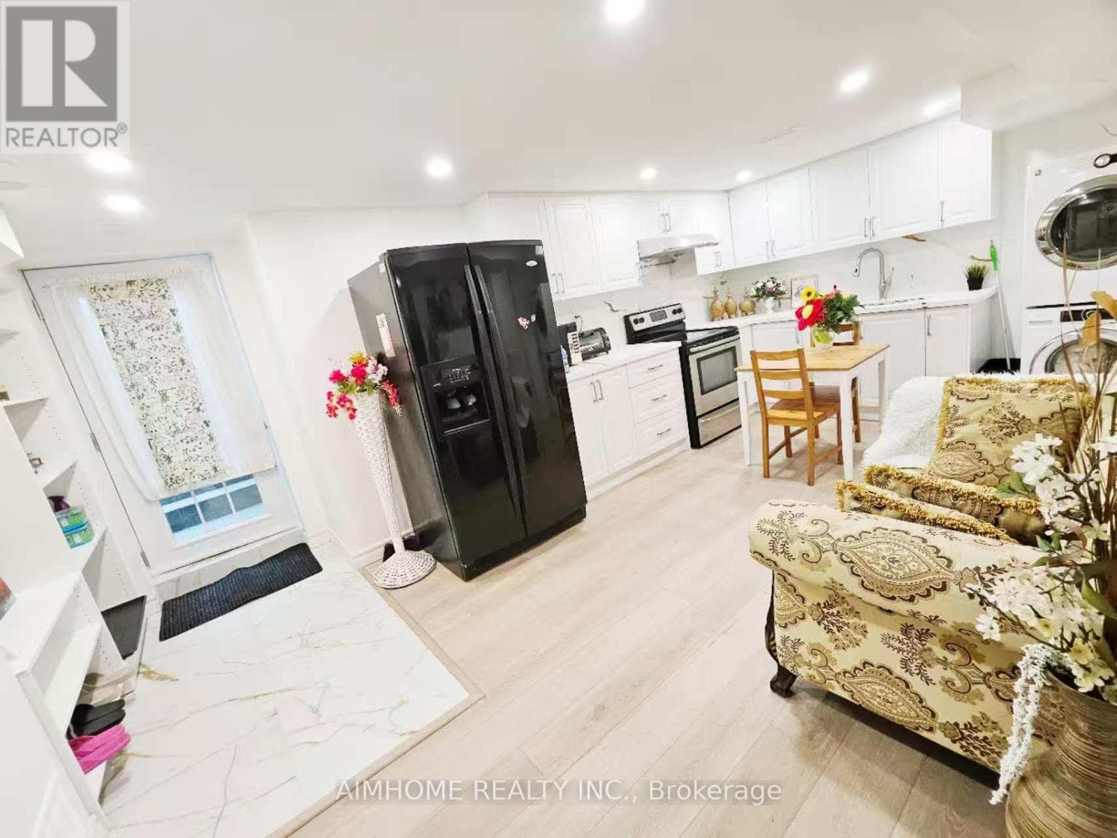 Single Family at 28 Castle Harbour Lane, Markham (Bayview Fairway-Bayview Country Club Estates), Ontario - Photo 4 - RE/MAX Garden City Realty