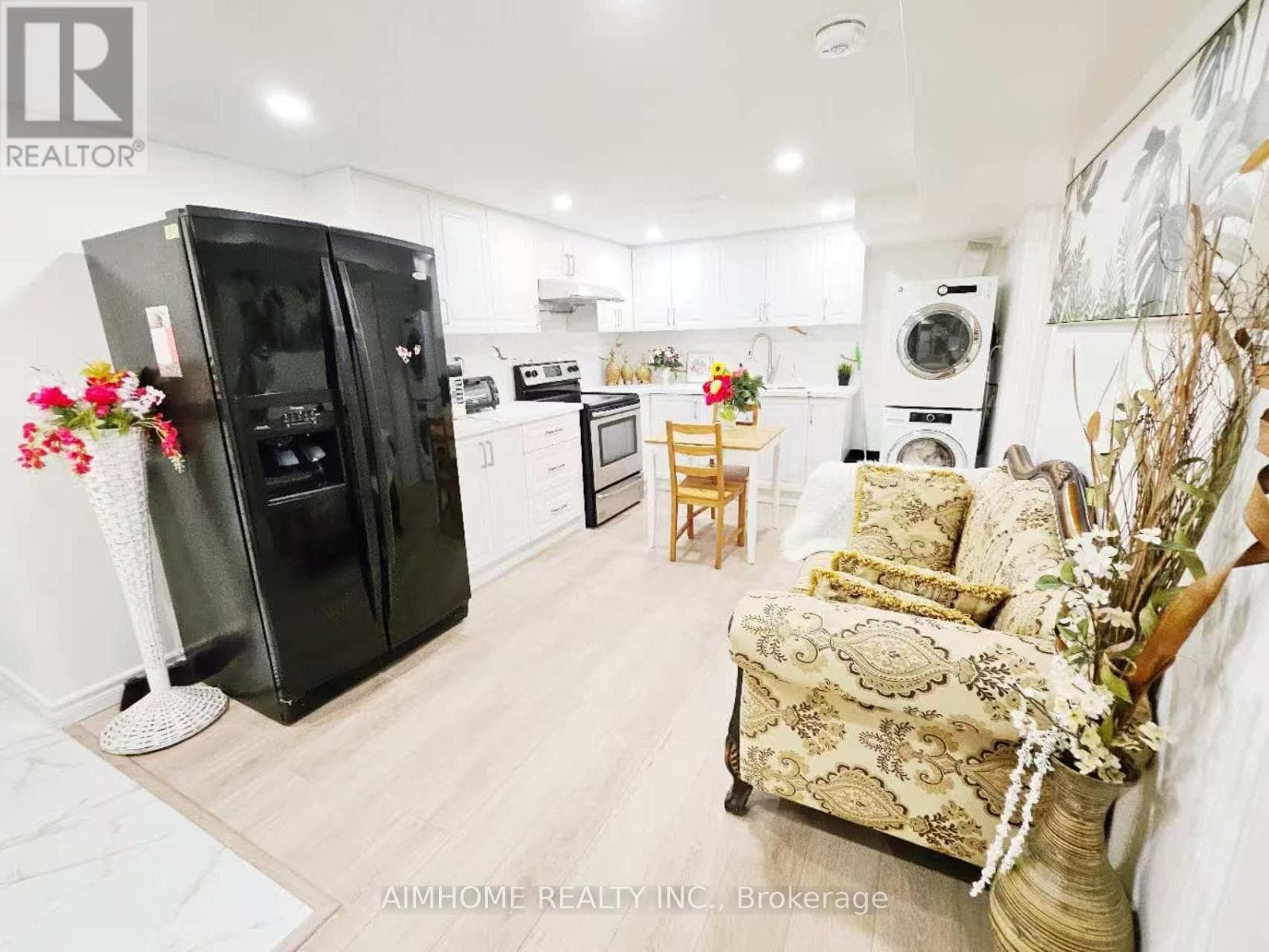 Single Family at 28 Castle Harbour Lane, Markham (Bayview Fairway-Bayview Country Club Estates), Ontario - Photo 5 - RE/MAX Garden City Realty