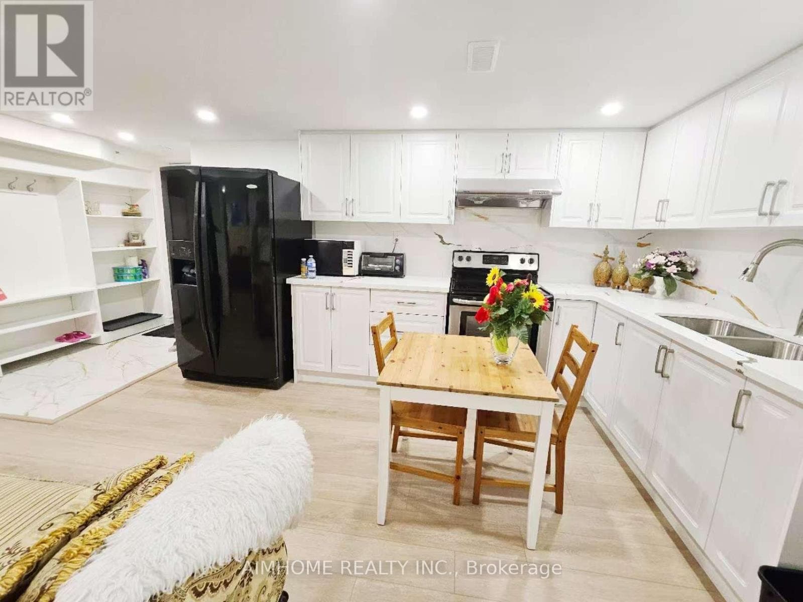 Single Family at 28 Castle Harbour Lane, Markham (Bayview Fairway-Bayview Country Club Estates), Ontario - Photo 6 - RE/MAX Garden City Realty