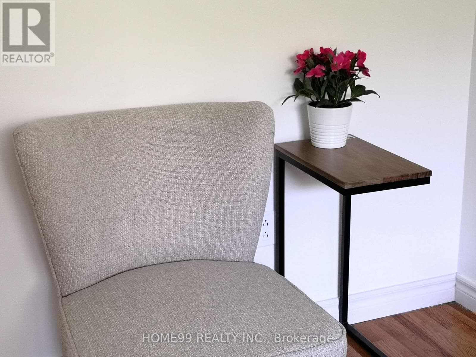 Single Family at upper- 137 Pineway Boulevard, Toronto (Bayview Woods-Steeles), Ontario - Photo 4 - RE/MAX Garden City Realty
