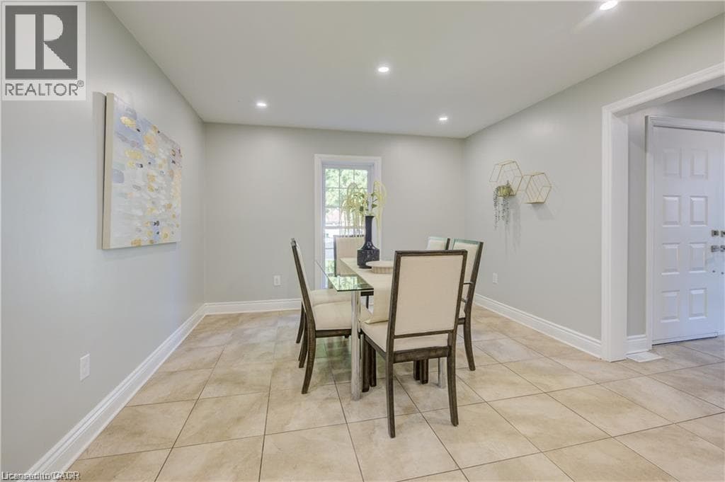 Single Family at 5180 SOUTHGATE Avenue, Niagara Falls, Ontario - Photo 7 - RE/MAX Garden City Realty