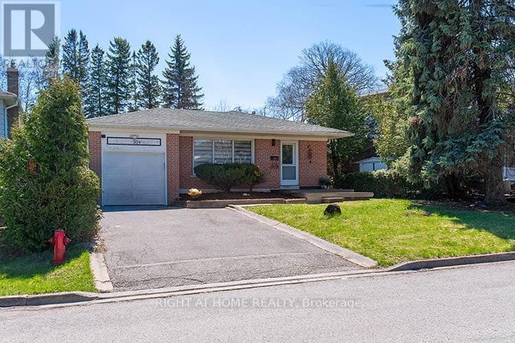 304 Roywood Crescent