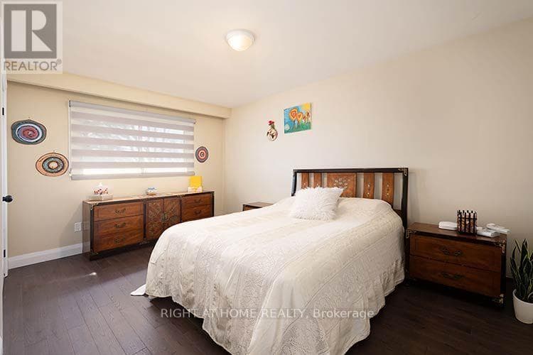 Single Family at 304 Roywood Crescent, Newmarket (Central Newmarket), Ontario - Photo 6 - RE/MAX Garden City Realty