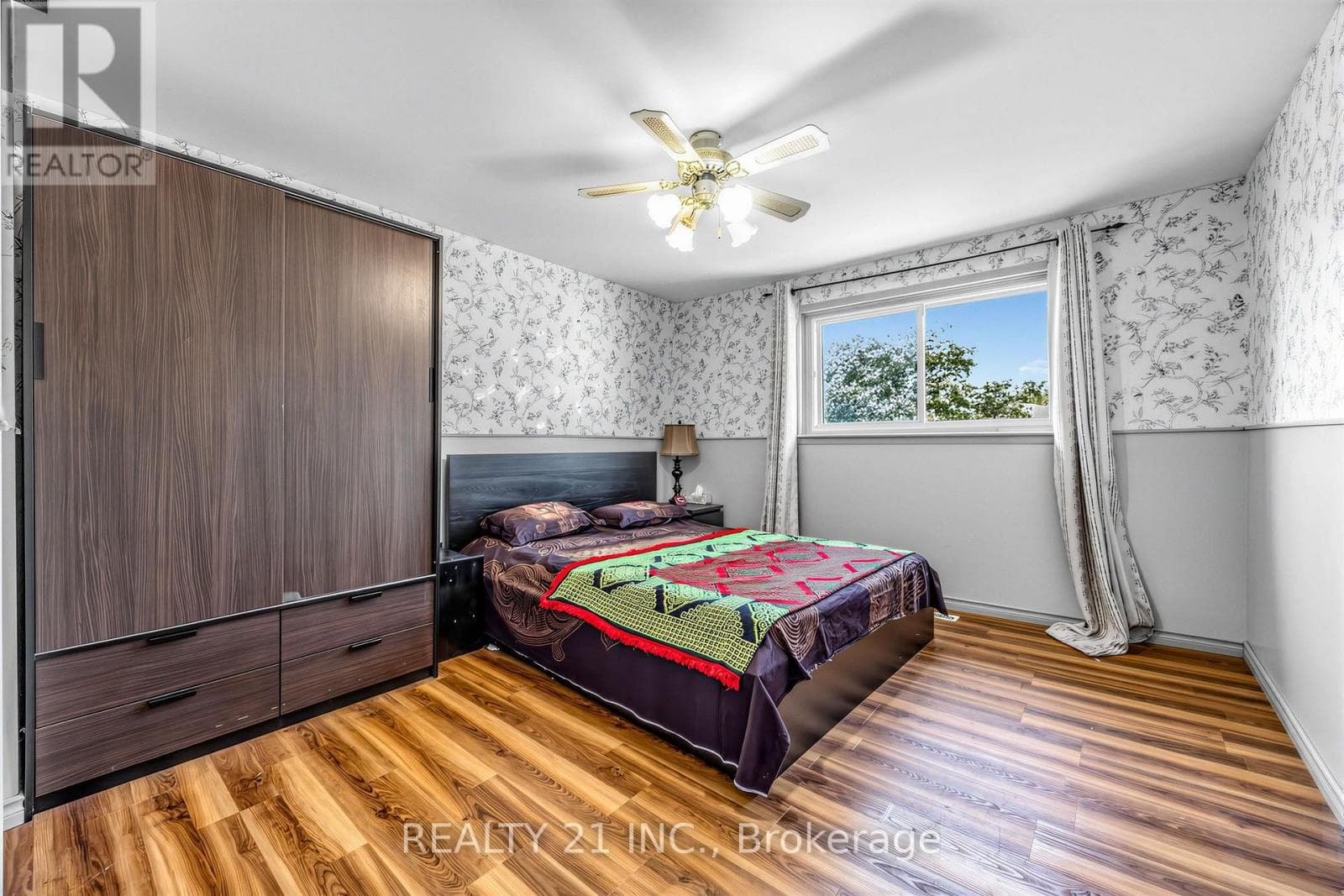 Single Family at 376 Vancouver Crescent, Oshawa (Vanier), Ontario - Photo 10 - RE/MAX Garden City Realty
