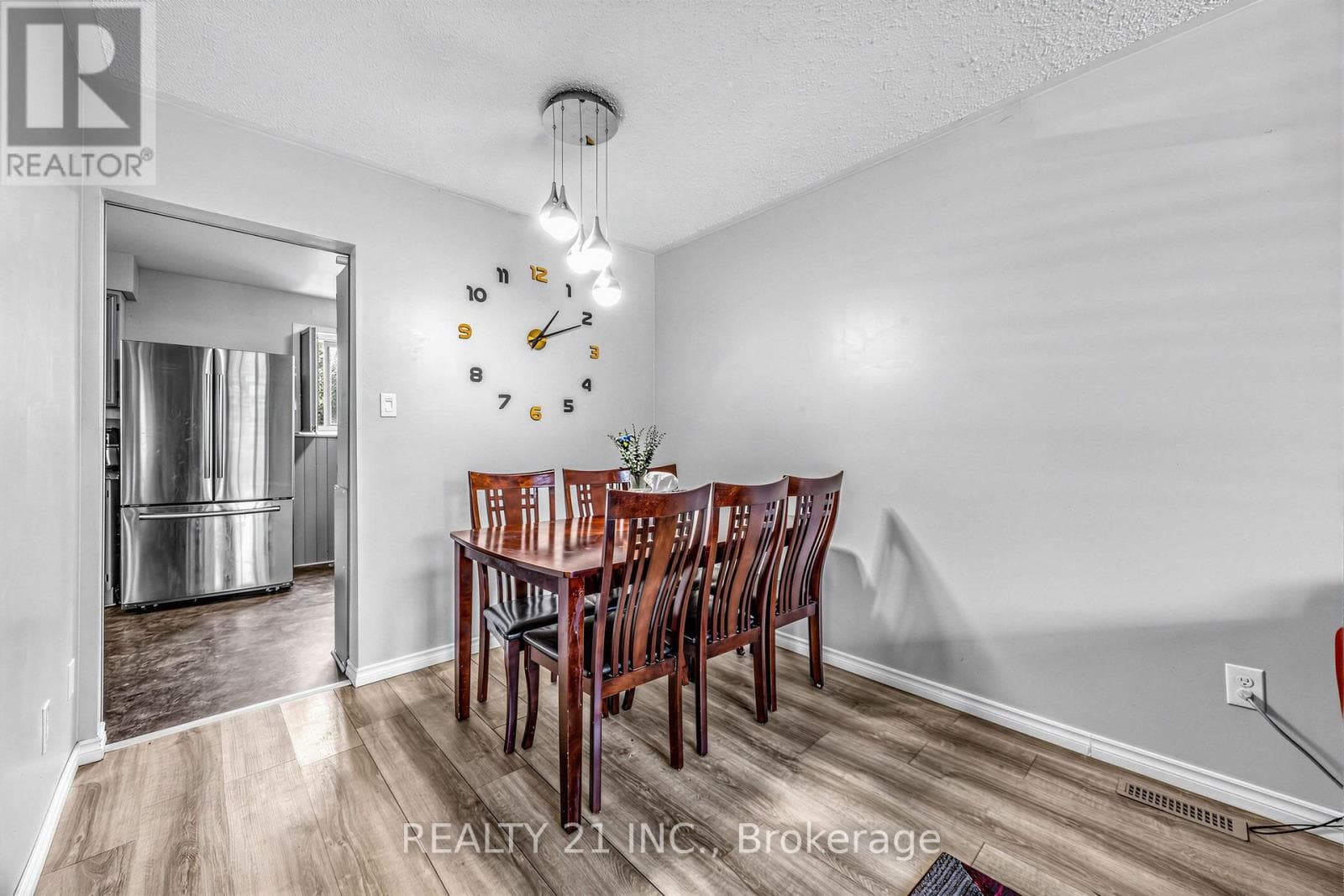 Single Family at 376 Vancouver Crescent, Oshawa (Vanier), Ontario - Photo 5 - RE/MAX Garden City Realty