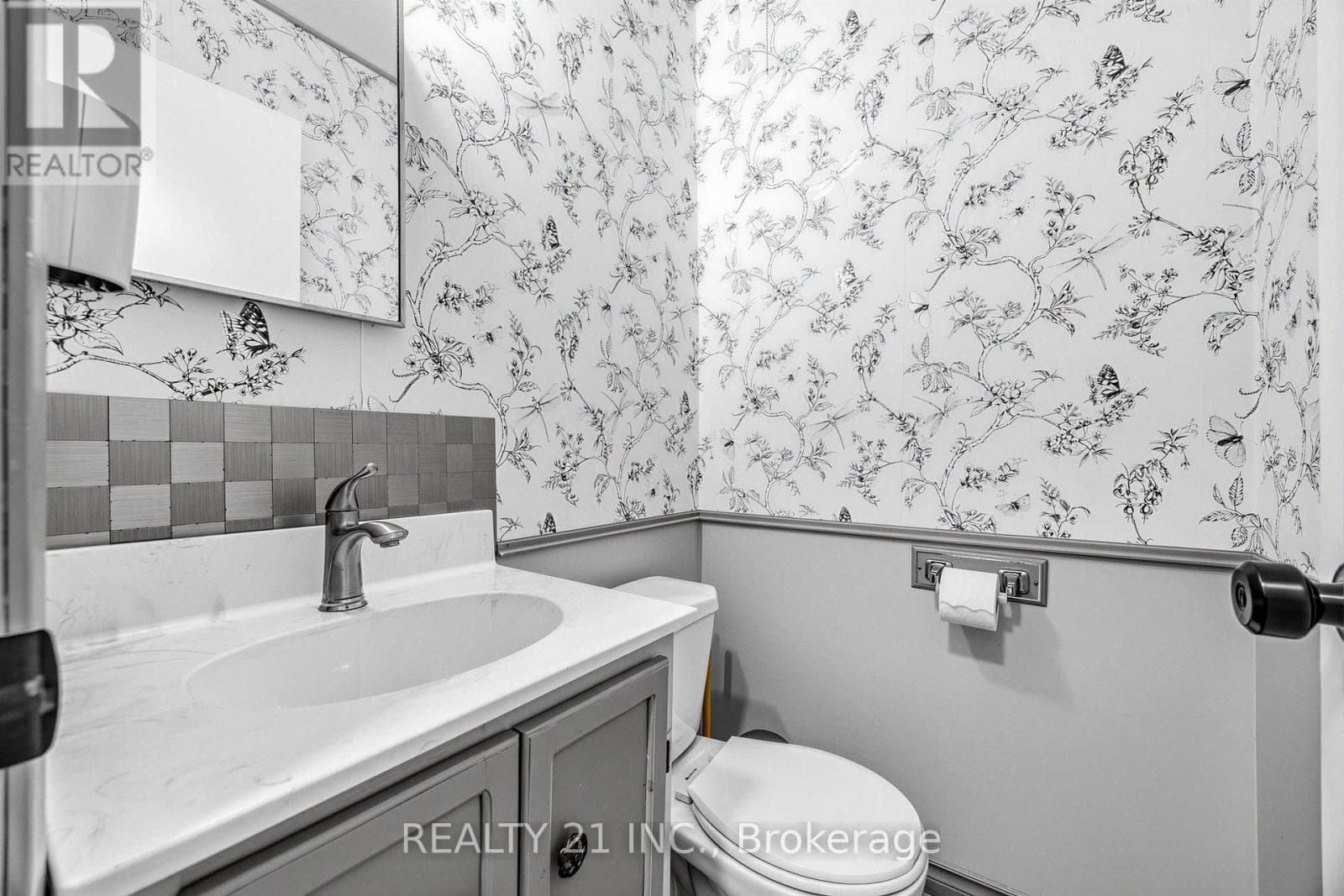Single Family at 376 Vancouver Crescent, Oshawa (Vanier), Ontario - Photo 9 - RE/MAX Garden City Realty