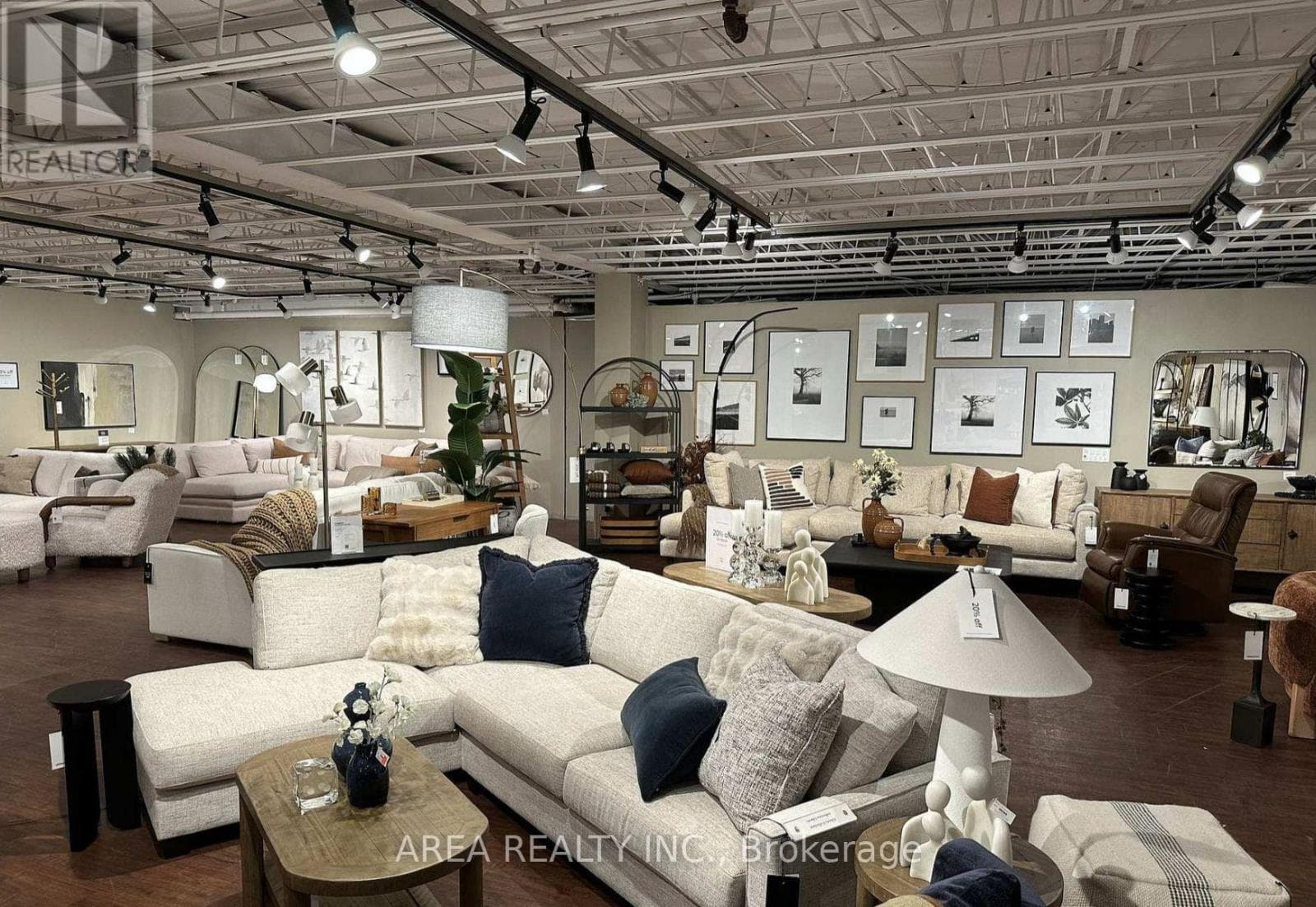 Retail at MAIN- 610 Queen Street, Toronto (Trinity-Bellwoods), Ontario - Photo 2 - RE/MAX Garden City Realty