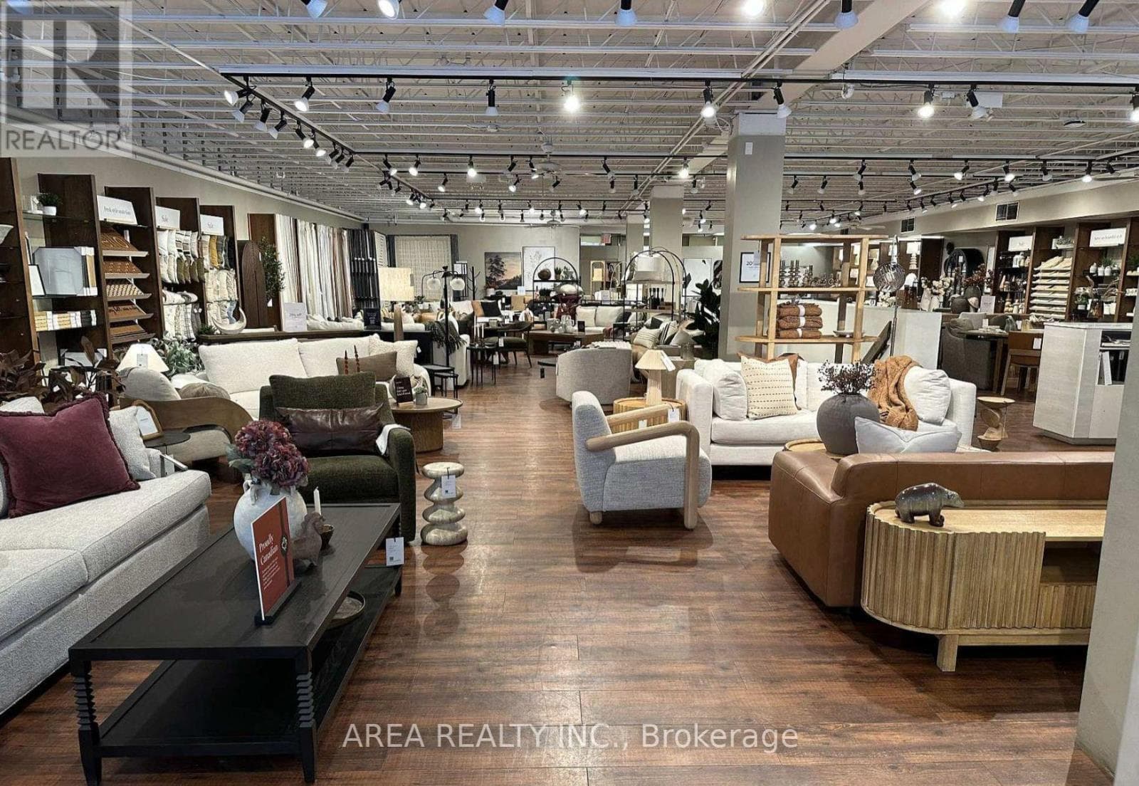 Retail at MAIN- 610 Queen Street, Toronto (Trinity-Bellwoods), Ontario - Photo 3 - RE/MAX Garden City Realty