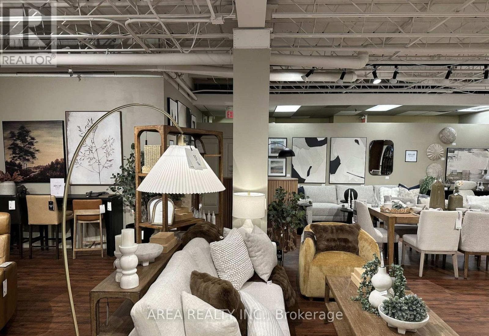 Retail at MAIN- 610 Queen Street, Toronto (Trinity-Bellwoods), Ontario - Photo 4 - RE/MAX Garden City Realty
