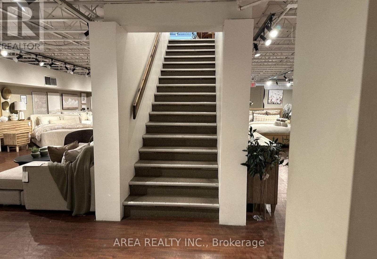 Retail at MAIN- 610 Queen Street, Toronto (Trinity-Bellwoods), Ontario - Photo 5 - RE/MAX Garden City Realty