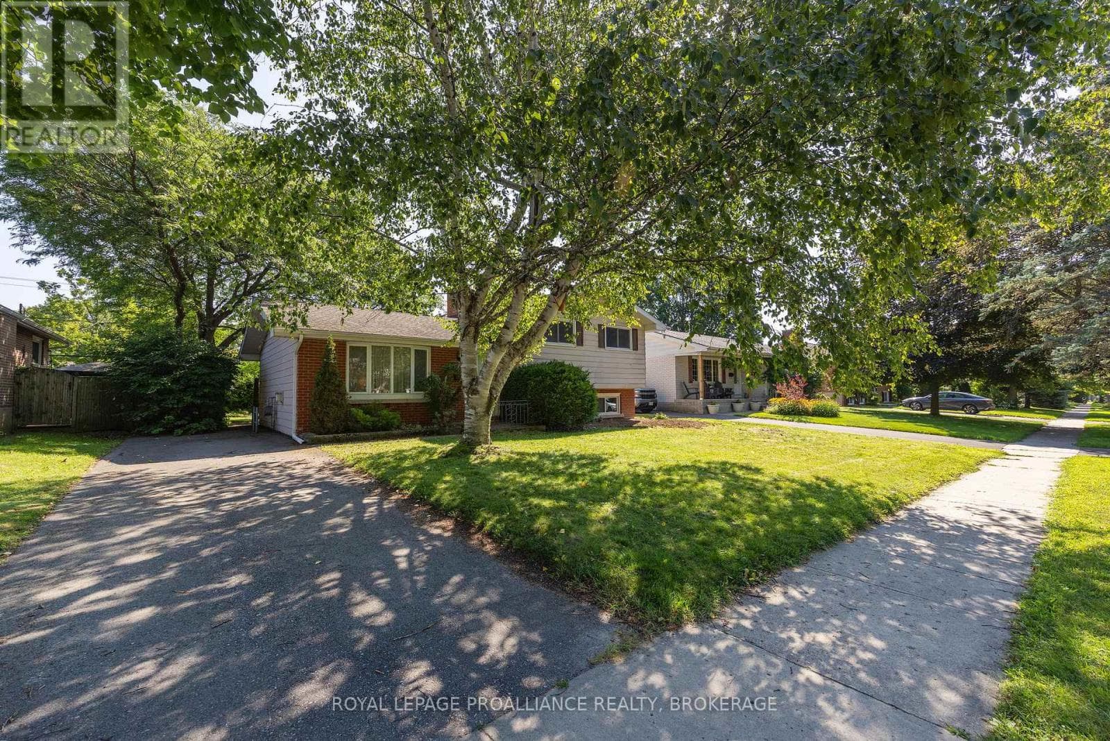 Single Family at 250 Glen Castle Road, Kingston (City SouthWest), Ontario - Photo 3 - RE/MAX Garden City Realty