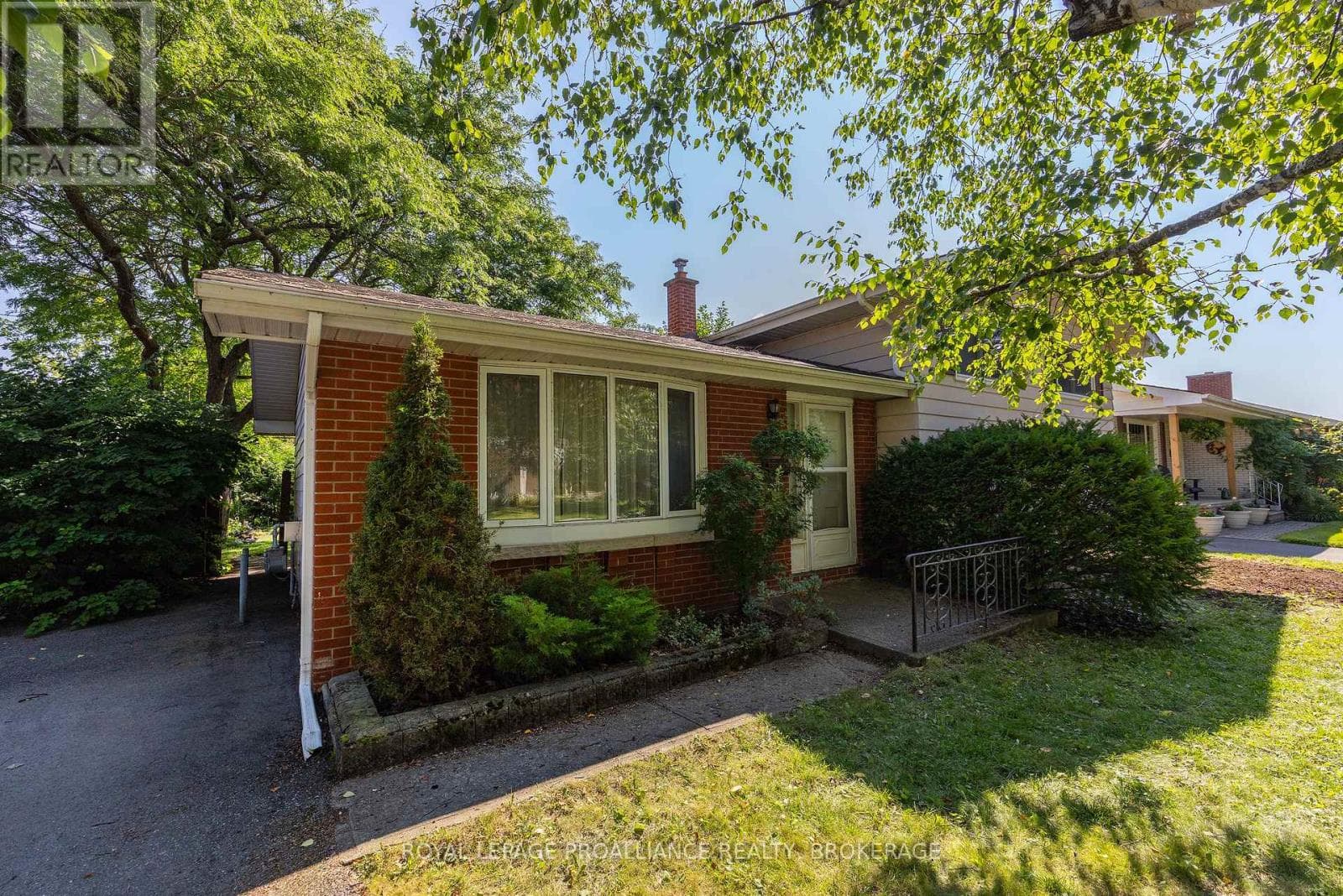 Single Family at 250 Glen Castle Road, Kingston (City SouthWest), Ontario - Photo 4 - RE/MAX Garden City Realty